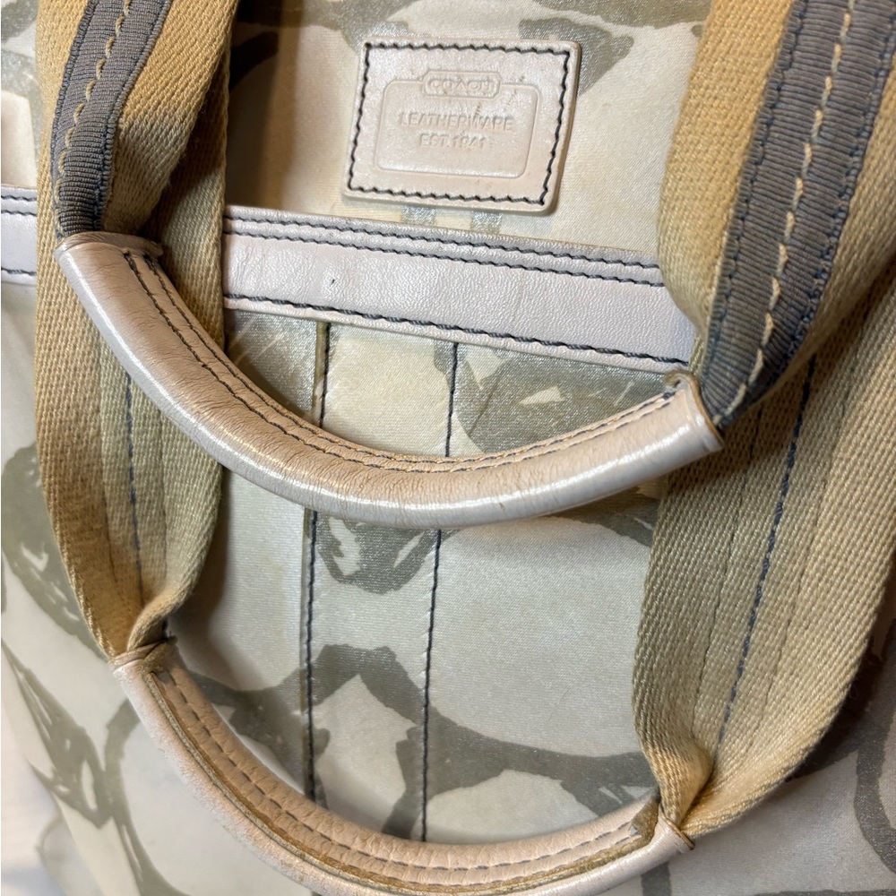 Coach Beige and Olive Tote Bag beautiful bag, come with dust bag - Picture 7 of 13